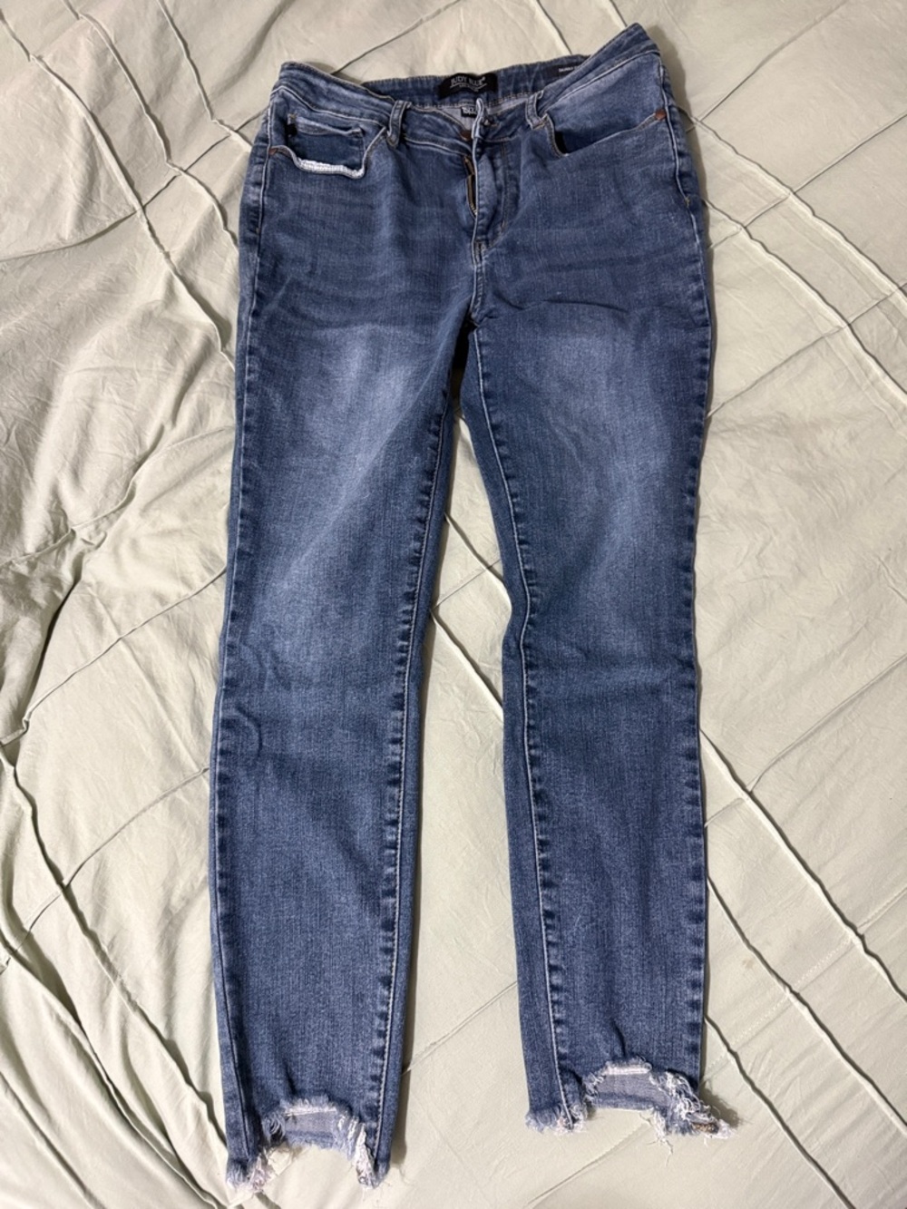 Judy Blue Medium Wash Distressed Hem Skinny Jeans 15/32